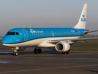 PH-EXE @ EGSH - Taxiing onto st4....