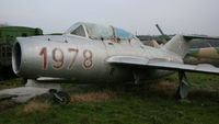 033 - Zamárdi, military technology collection. Hungary - by Attila Groszvald-Groszi