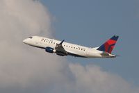 N752CZ @ KLAX - ERJ 170-200 LR