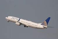 N68811 @ KLAX - Boeing 737-900ER - by Mark Pasqualino