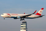 OE-LAE @ VIE - Austrian Airlines - by Chris Jilli