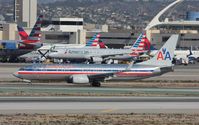 N846NN @ KLAX - Boeing 737-800 - by Mark Pasqualino