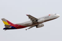 HL7776 @ RKSI - ASIANA - by Fred Willemsen