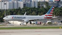 N929NN @ FLL - American