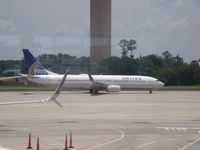 N37409 @ IAH - Boeing 737924 - by Christian Maurer