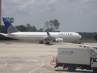 N674UA @ IAH - United Boeing 767-322 - by Christian Maurer