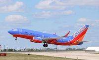 N460WN @ KMKE - Boeing 737-700 - by Mark Pasqualino