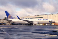 N671UA @ KSFO - SFO 2012 - by Clayton Eddy