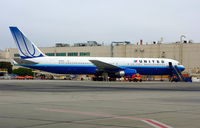N660UA @ SFO - SFO 2013 - by Clayton Eddy