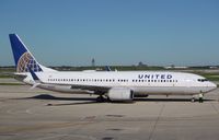 N18243 @ KORD - Boeing 737-800