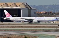 B-18005 @ KLAX - China Airlines B773 taxying to its gate. - by FerryPNL