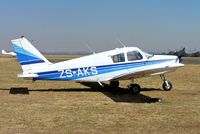ZS-AKS @ FAGM - Piper PA-28-140 Cherokee [28-23253] Rand~ZS 21/09/2006