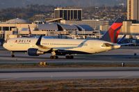 N156DL @ KLAX - Delta B763 - by FerryPNL