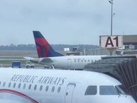 N824MD @ IAH - Embrear ERJ170-SU
