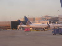 N37263 @ IAH - Boeing 737-824 - by Christian Maurer