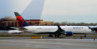 N1607B @ KATL - Taxi Atlanta - by Ronald Barker
