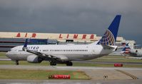 N14242 @ KORD - Boeing 737-800