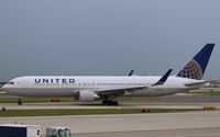 N672UA @ KORD - Boeing 767-300 - by Mark Pasqualino