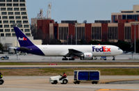 N112FE @ KATL - Taxi Atlanta