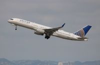 N17104 @ LAX - United - by Florida Metal