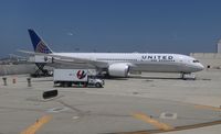 N35953 @ LAX - United - by Florida Metal
