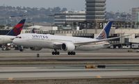N38955 @ LAX - United - by Florida Metal