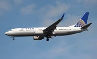 N76517 @ MCO - United - by Florida Metal