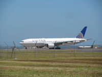 N784UA @ NZAA - long shot across NZ maintenance apron - by magnaman
