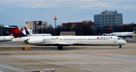 N914DE @ KATL - Taxi Atlanta - by Ronald Barker