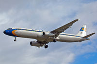 D-AIDV @ EKCH - Copenhagen 17.4.2015 landing R-30 - by leo larsen