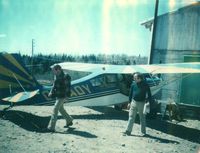 C-GAQY - C-GAQY à St-Donat, vers 1976, alors qu'il recevait sa nouvelle robe  étoiles filantes.
Jean-Paul Dufresne, mécanicien et François Laplante, propriétaire. - by François Laplante