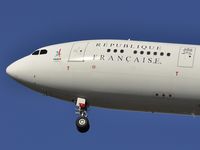 F-RARF @ LFBD - COTAM 1276 touch and go runway 23 - by Jean Goubet-FRENCHSKY