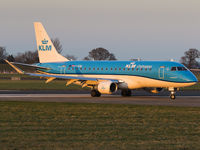 PH-EXG @ EGSH - Turning on the 09 threshold at NWI in some lovely evening sunlight.....