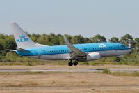 PH-BGE @ LFBD - Boeing 737-7K2, Landing rwy 05, Bordeaux Mérignac airport (LFBD-BOD) - by Yves-Q