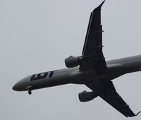 SP-LNF @ EPWA - Final approach to RWY33 - by KTW Spotter