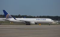 N672UA @ KIAH - Boeing 767-300 - by Mark Pasqualino
