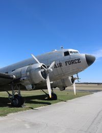 N1350A @ KVIH - Douglas C-47B