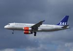 OY-KAY @ EKCH - Short finals too Land