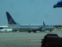 N33284 @ IAH - United 737-824 - by Christian Maurer