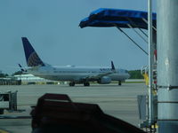 N77536 @ IAH - United 737-824