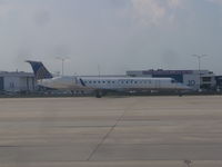 N27200 @ IAH - ERJ-145XR - by Christian Maurer
