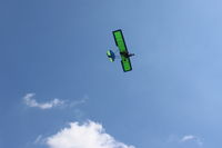 N2812 @ SZP - 2001 Chicco Eipper QUICKSILVER II, Rotax 503DCDI 52 Hp pusher, Experimental Ultralight, climbing turn - by Doug Robertson