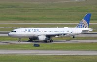 N417UA @ KIAH - Airbus A320
