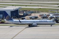 N75410 @ KIAH - Boeing 737-900