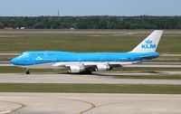 PH-BFW @ KIAH - Boeing 747-400 - by Mark Pasqualino