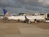 N88328 @ IAH - ERJ-175LR