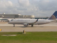 N86334 @ IAH - ERJ-175LR - by Christian Maurer