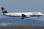D-AIRR @ VIE - Lufthansa - by Chris Jilli