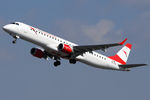 OE-LWD @ VIE - Austrian Airlines - by Chris Jilli