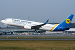 UR-PSE @ VIE - Ukraine International Airlines - by Chris Jilli